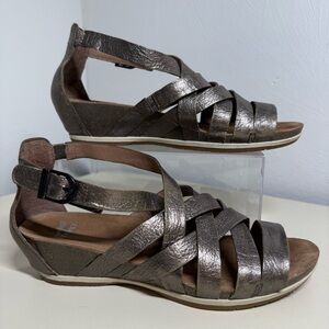 Dansko Women Vivian Sandal Size 38 7.5 Pewter Metallic Silver Strappy Wedge Shoe